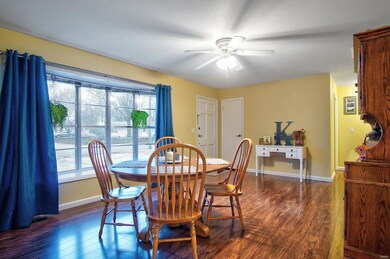 Fantastic natural light from your bay window!