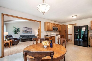 28815 Runkle St dining area