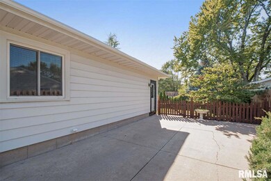 7414 Pacific St, Davenport, IA 52806 - photo 3