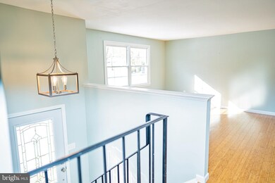15302 Harmony Hill Ct, Centreville, VA 20120 - photo 2