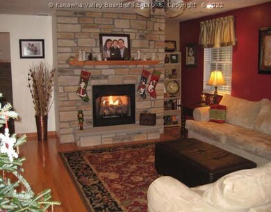 458 Pebble Creek Dr, Fraziers Bottom, WV 25082 - photo 4