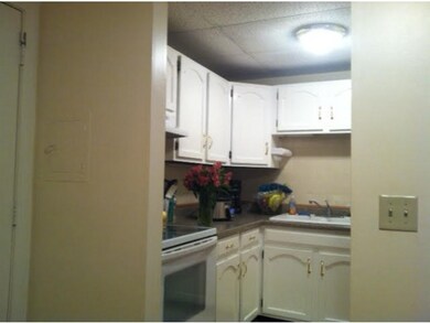 73E Constitution Dr unit 73E, Londonderry, NH 03053 - photo 4