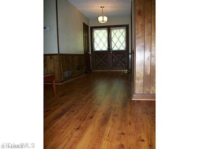 5502 Hidden Valley Rd, Greensboro, NC 27407 - photo 4