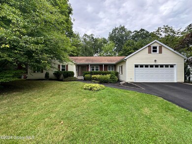 13 Chestnut Ln, Schenectady, NY 12309 - photo 2