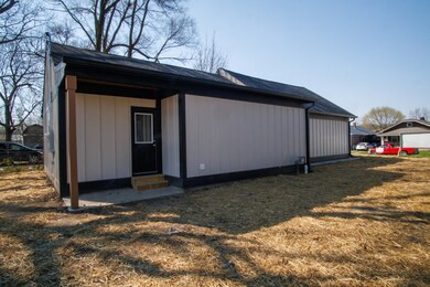 1429 W 4th St, Anderson, IN 46016 - photo 3