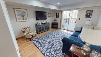 125-Pembrook-Loop-Staten-Island-10309-03