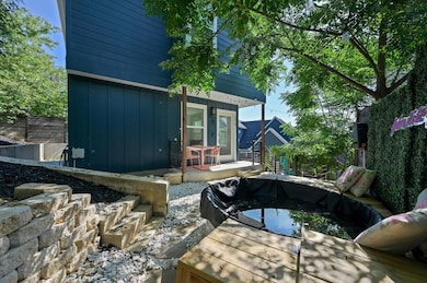 1210 Luna St unit 2, Austin, TX 78721 - photo 4