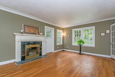 009-Living_Room-3347073-medium
