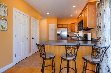 52 Knowlton Cir, Upton, MA 01568 - photo 3