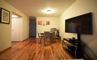 (6) Dining Room