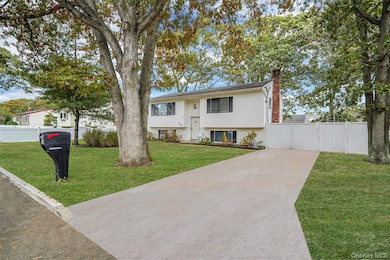 425 41st St, Copiague, NY 11726 - photo 4