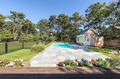 25 Vickers St, Edgartown, MA 02539 - photo 4