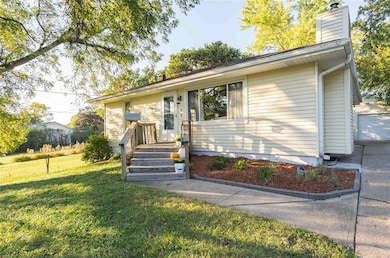 350 E Creston Ave, Des Moines, IA 50315 - photo 3