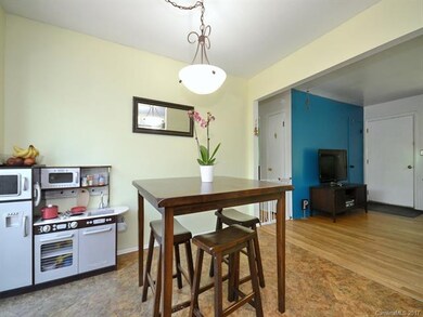 Eat-in kitchen space