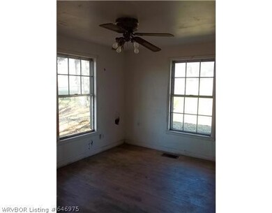 706 W Sequoyah St, Muldrow, OK 74948 - photo 2