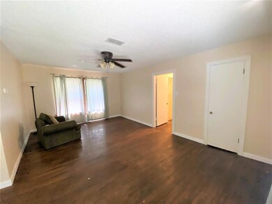 1208 Whaley Dr, Gainesville, TX 76240 - photo 3