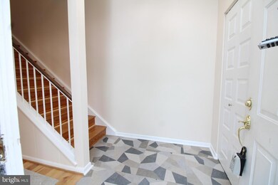 1554 Goldenrain Ct, Reston, VA 20190 - photo 2