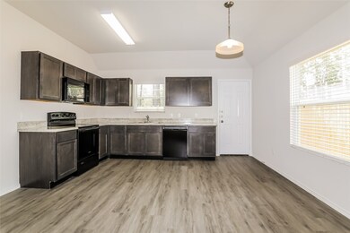 222 Blue Crane St, Huntsville, TX 77320 - photo 4