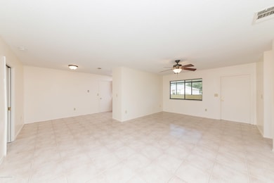 5 Family & Dining Room 3
