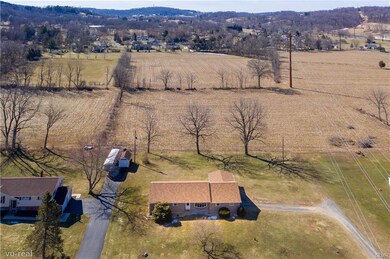 4536 S Sunset Dr, Coopersburg, PA 18036 - photo 2