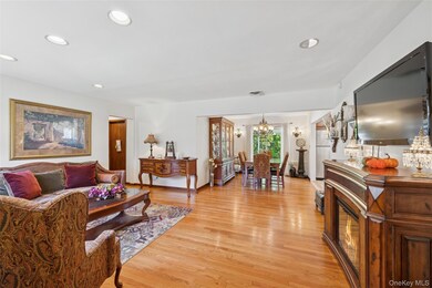 818 Palmetto Dr, Franklin Square, NY 11010 - photo 3