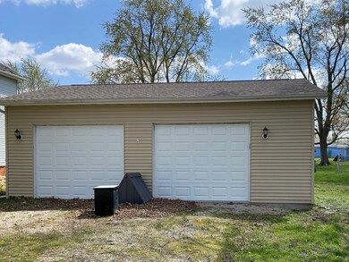 127 Clark St, Chenoa, IL 61726 - photo 2