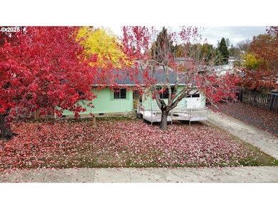 841 NW Lori St, Winston, OR 97496 - photo 4