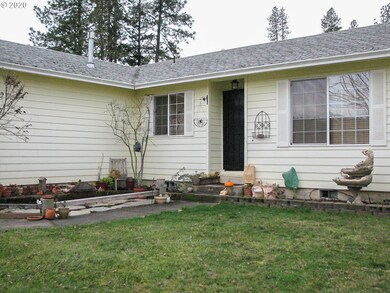 1229 E Fourth Ave, Sutherlin, OR 97479 - photo 2
