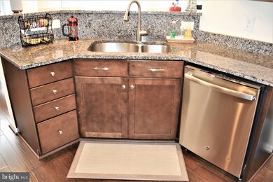 25245 Laureldale Terrace unit 2-B-4, Chantilly, VA 20152 - photo 7