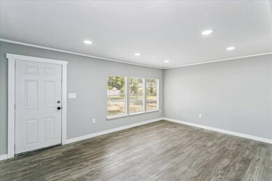 5496 Wales Ave, Pensacola, FL 32526 - photo 3