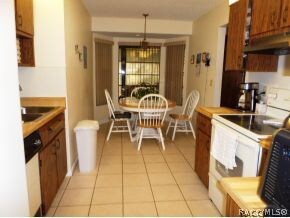 EAT-IN KITCHEN