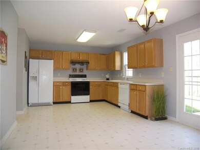 Bright and spacious kitchen and breakfast area!