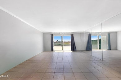 Living area (virtualy cleared)