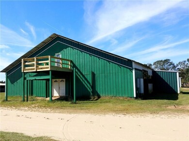 20 Tall Training Barn w/Training Track Viewing Dec