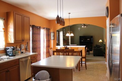 5347 Greenbriar Dr, Bethlehem, PA 18017 - photo 6