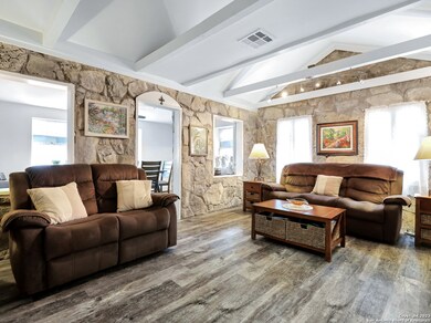 19514 Scenic Loop Rd, Helotes, TX 78023 - photo 4