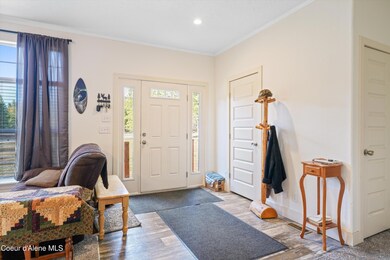 06-Interior Entryway