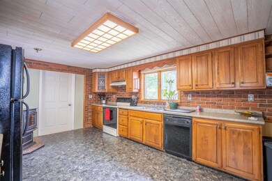 34 Bridge St, Pittsfield, NH 03263 - photo 5