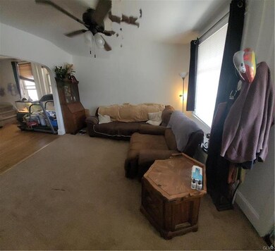 LR upon entry of Front door. Ceiling light/fan, ba