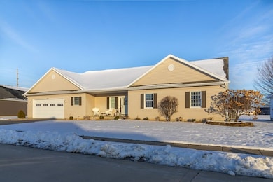 2502 Cumberland Ct, Effingham, IL 62401 - photo 2