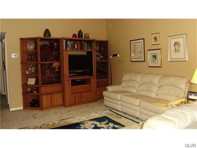 5688 Burning Tree Ln, Macungie, PA 18062 - photo 7