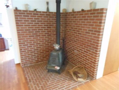 WOOD BURNING STOVE IN LIVING ROOM