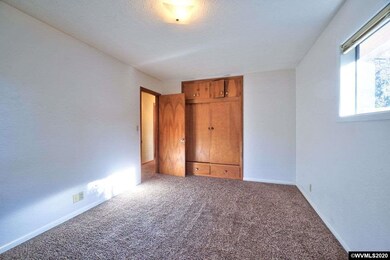 914 Espana Ave N, Keizer, OR 97303 - photo 3