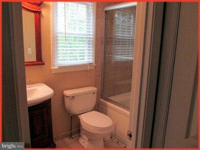 633 Tanglewood Dr, Sykesville, MD 21784 - photo 2