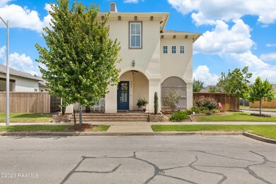 207FloresCourt-1
