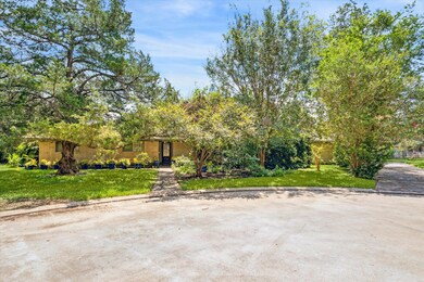 3 Palm Cir, Alvin, TX 77511 - photo 2