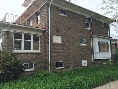 Exterior Front Side facing public Green Space