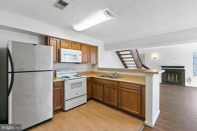 1609 Carriage House Terrace unit E, Silver Spring, MD 20904 - photo 4