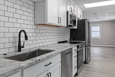 3771 Gainesborough Dr, Lake Orion, MI 48359 - photo 7