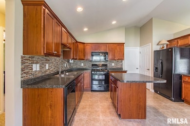 6105 W Farmington Rd, Peoria, IL 61604 - photo 7